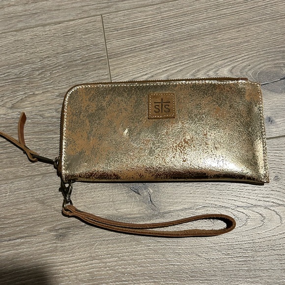 STS Ranchwear Bentley Flaxen Roam Metallic Leather Wristlet Wallet - Picture 2 of 11